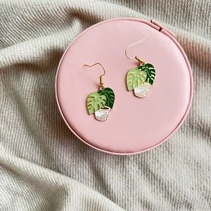 NWT monstera plant leaves earrings